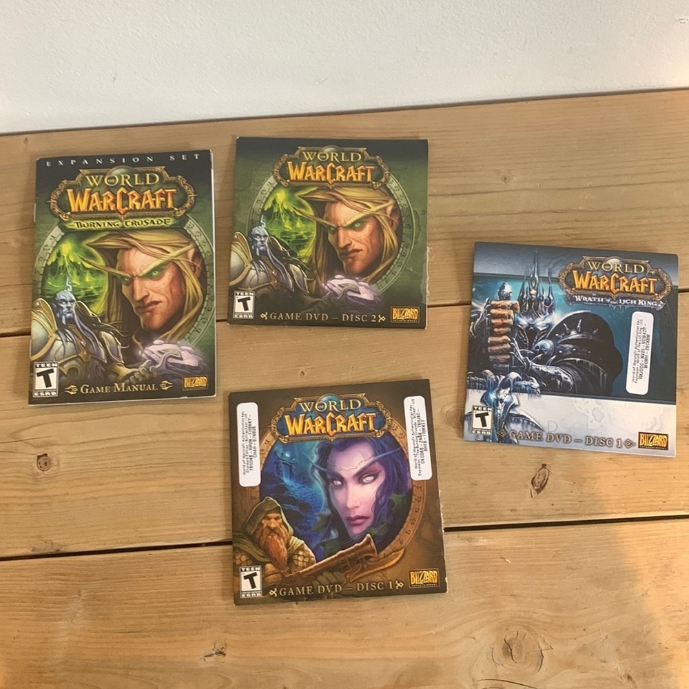 3 World of Warcraft video games and 1 game Manuel